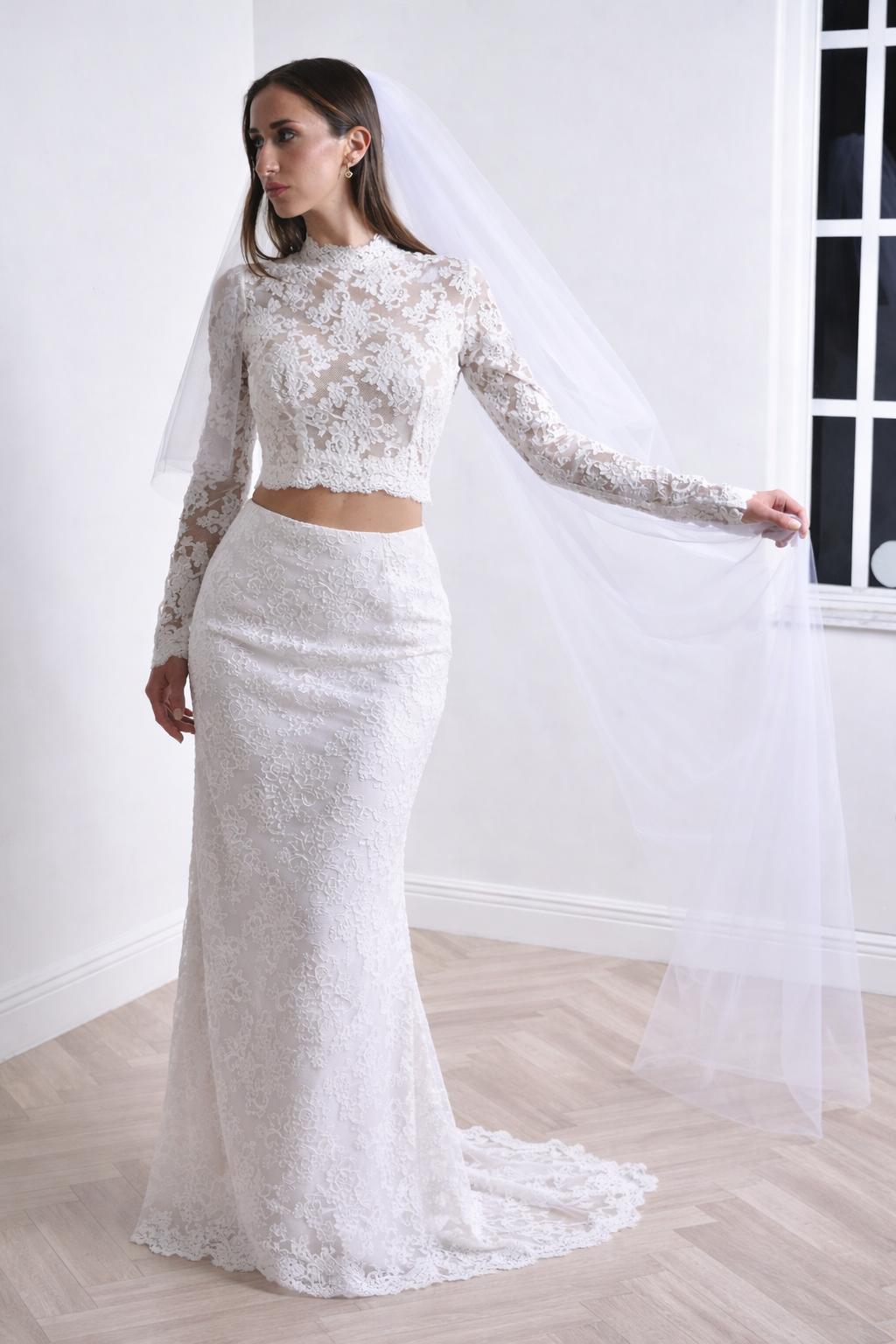 Signature Lace Crop